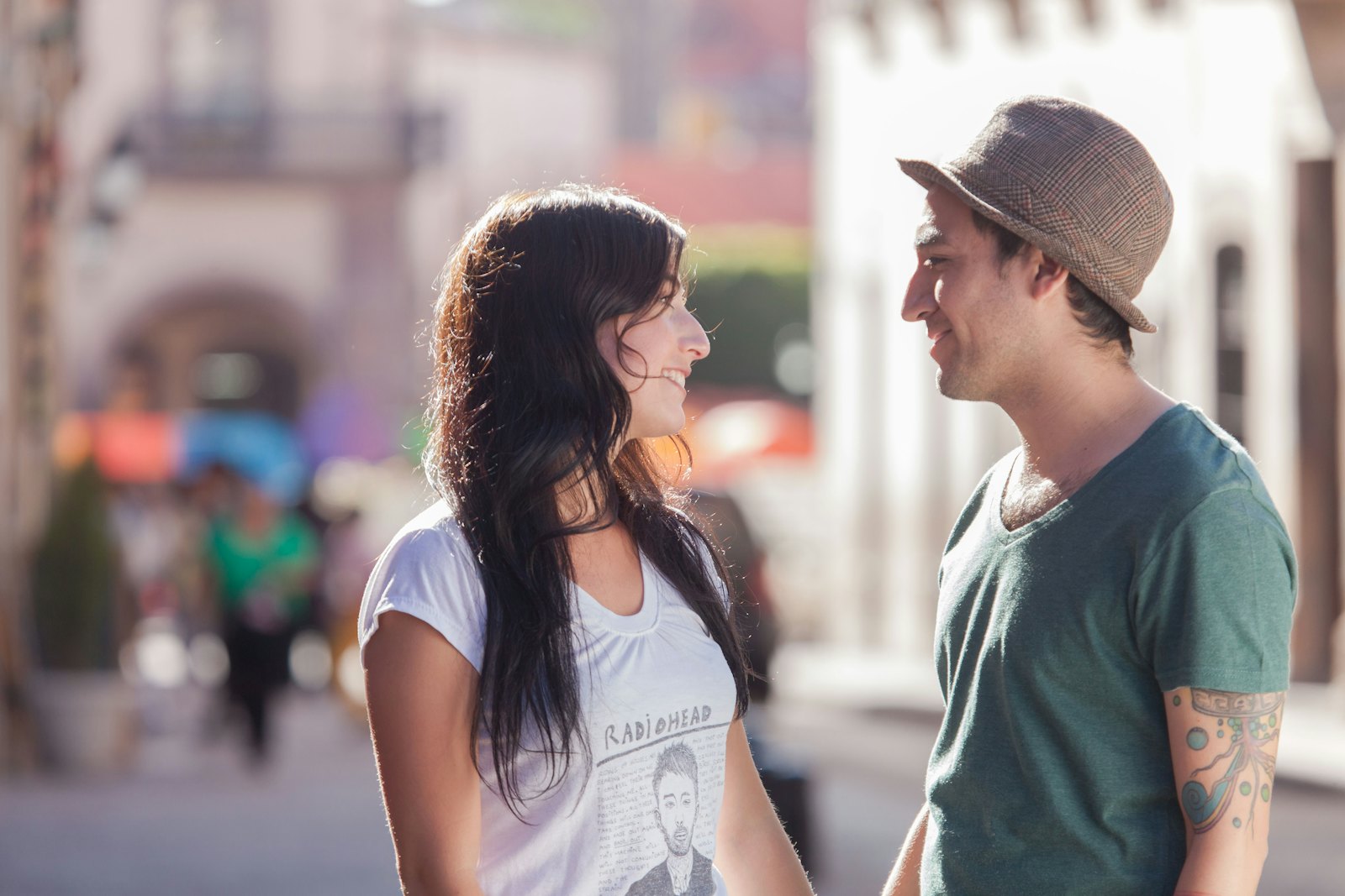 Couple showing emotional connection and positive interaction, demonstrating the positive perspective that helps relationships thrive